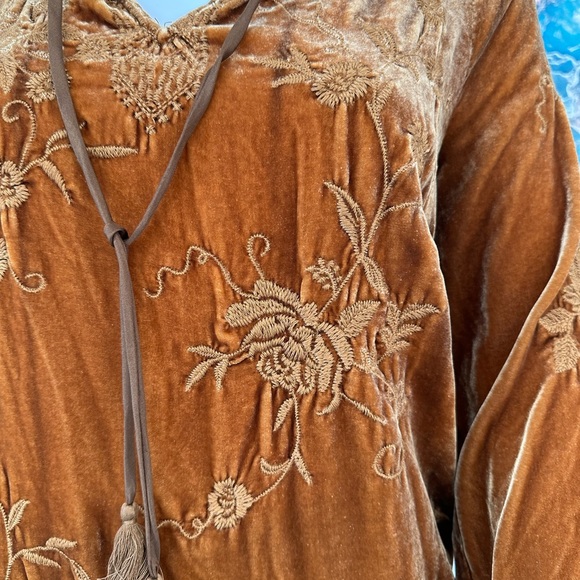 NWT- Johnny Was Embroidered Velvet Blouse- XS - Picture 2 of 5